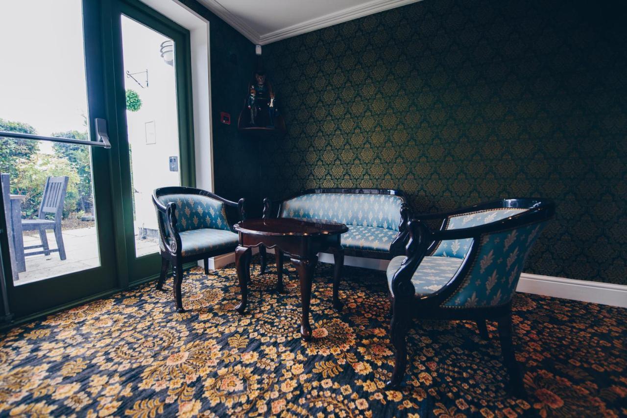 Fox Country Inn Хай Уикъмб Екстериор снимка