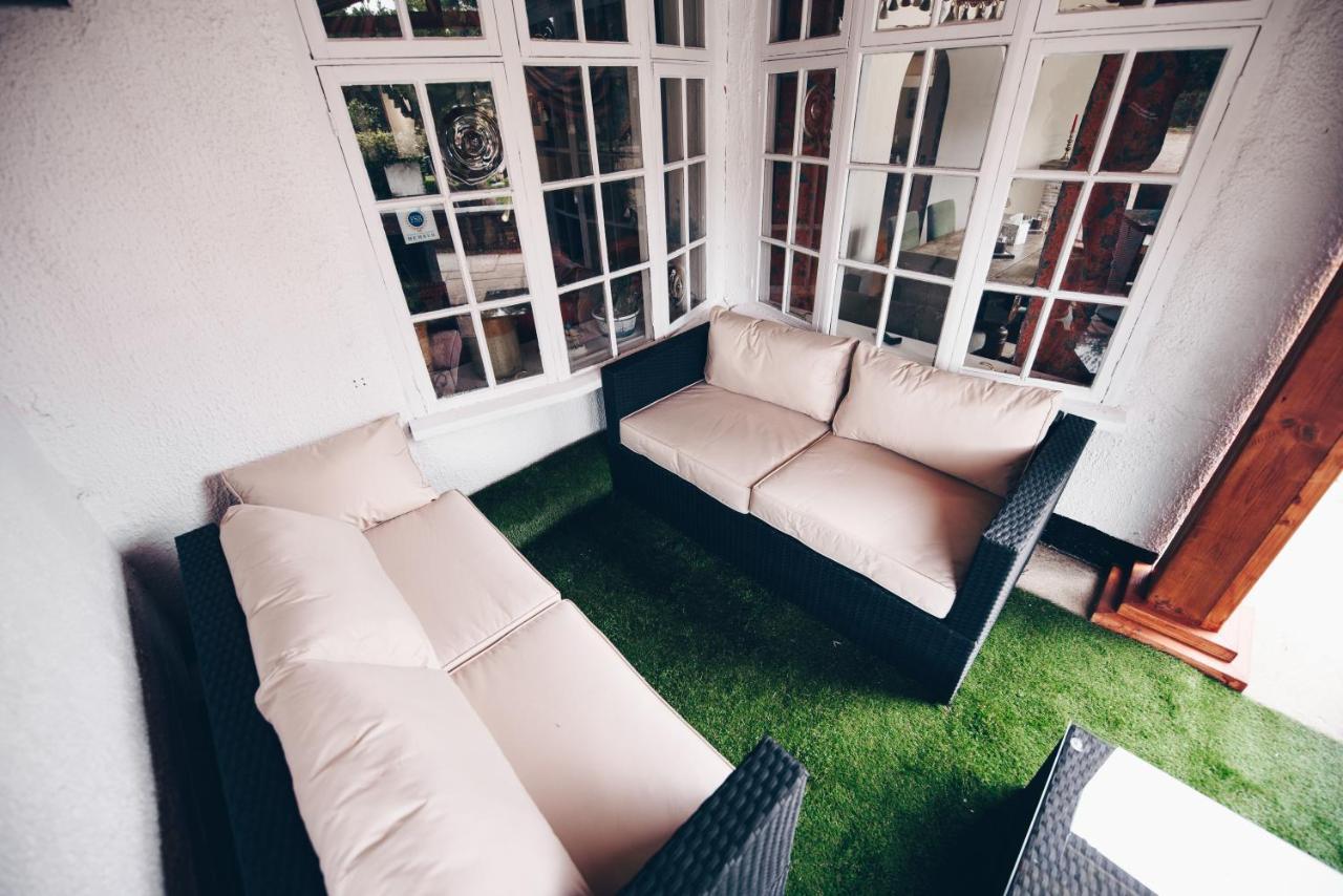 Fox Country Inn Хай Уикъмб Екстериор снимка