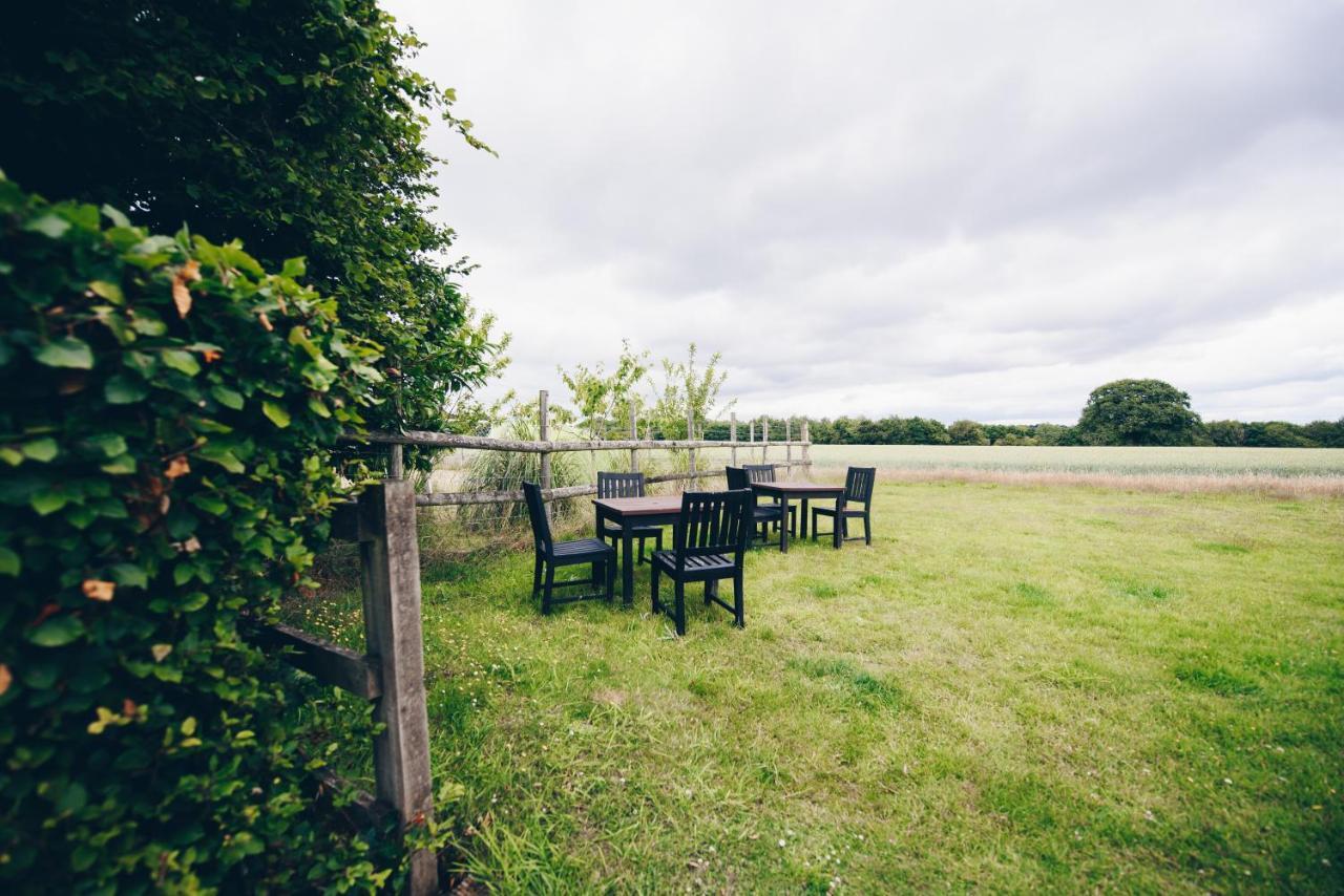 Fox Country Inn Хай Уикъмб Екстериор снимка