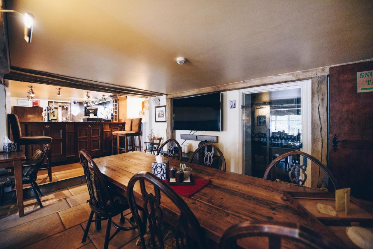 Fox Country Inn Хай Уикъмб Екстериор снимка