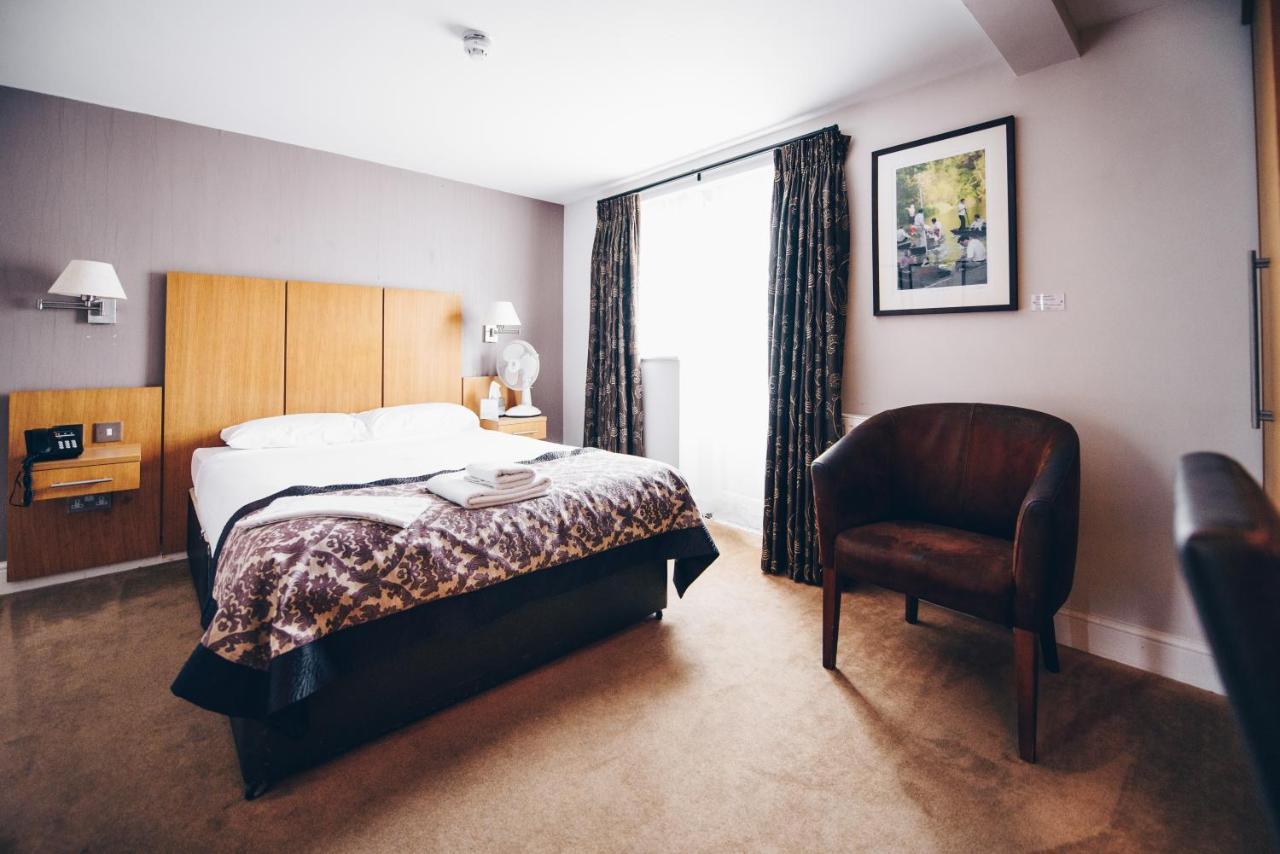 Fox Country Inn Хай Уикъмб Екстериор снимка