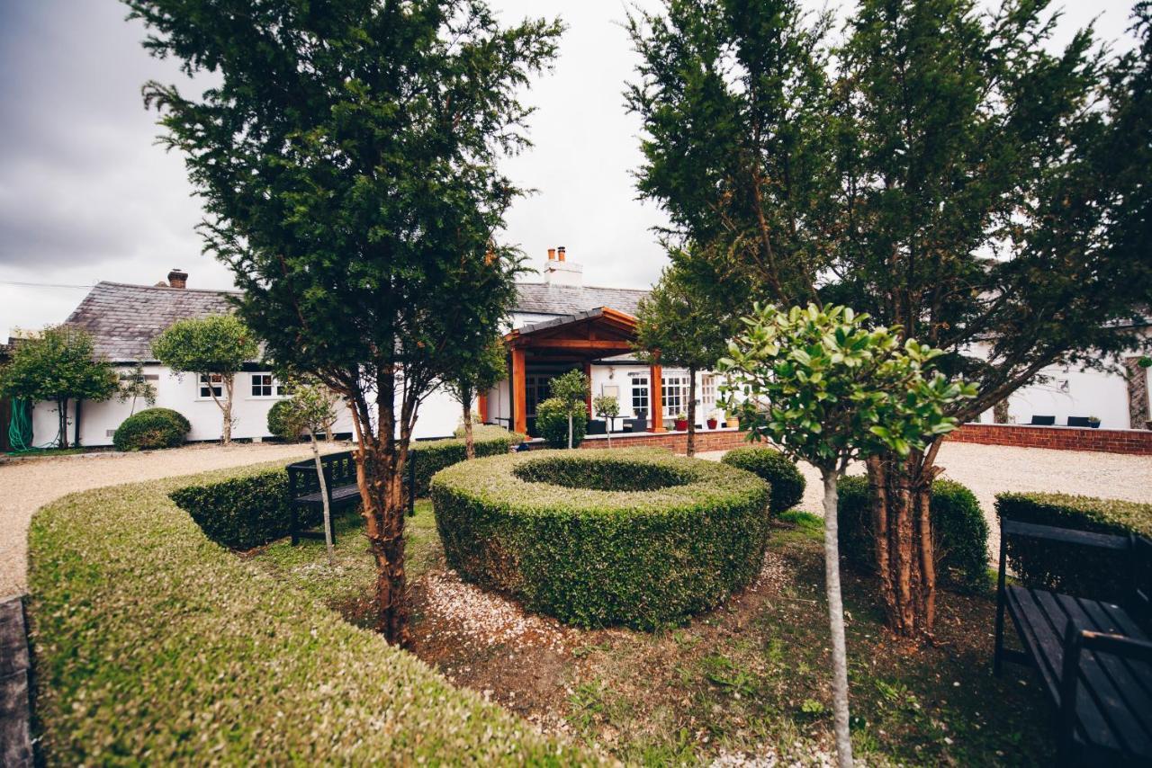 Fox Country Inn Хай Уикъмб Екстериор снимка